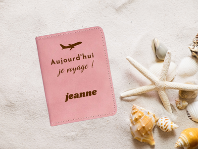 Protège Passeport Personnalisé Rose gravé dans notre atelier