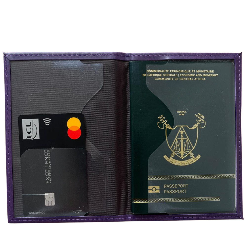 Funda para Pasaporte Personalizada Morada grabada en nuestro taller