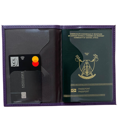 Funda para Pasaporte Personalizada Morada grabada en nuestro taller